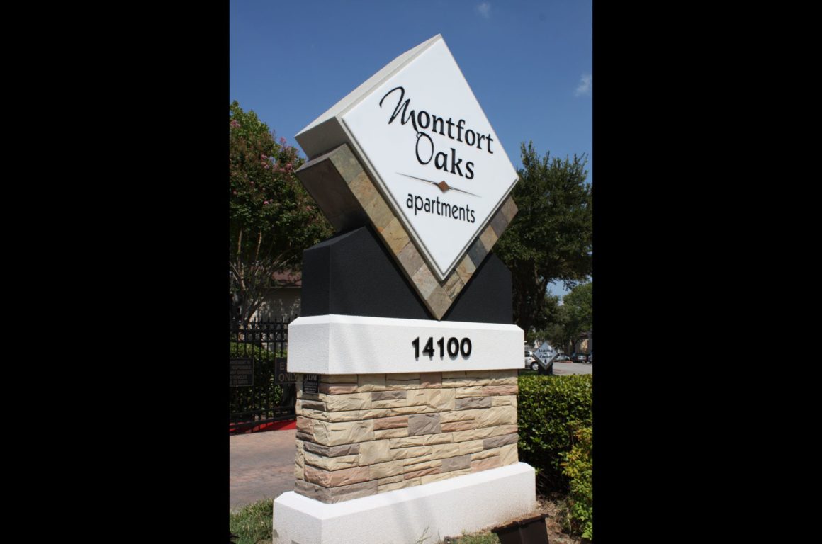 Montfort Oaks apartments ID sign